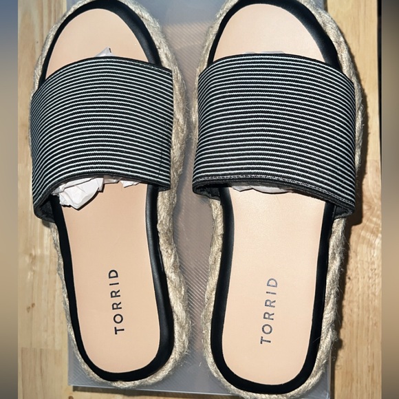 Torrid- Single Band Platform Slide (8WW) - Picture 11 of 12